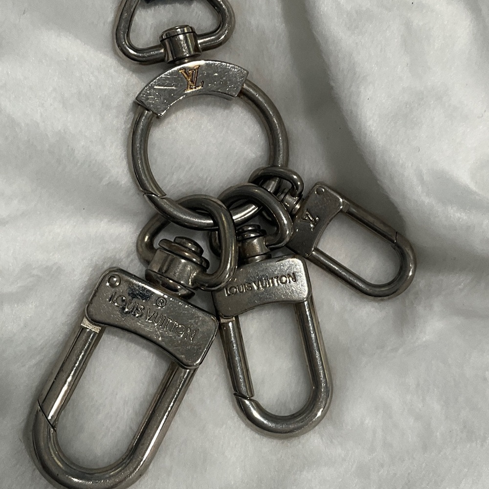 Louis Vuitton Taiga Collier Pochette Cles Neck Strap - Picture 9 of 9